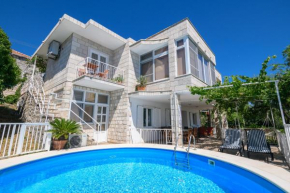 Отель Apartment MARIO - veliki stan za odmor - terasa- vrt - bazen - pogled more, izoliran  Орашац